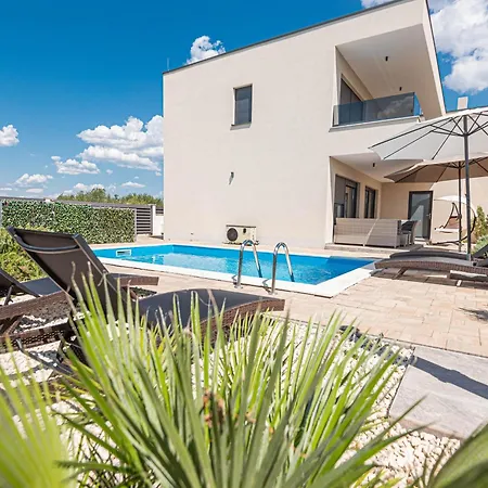 House With A Swimming Pool Bogdanovici, - 27884 Tatil Evi