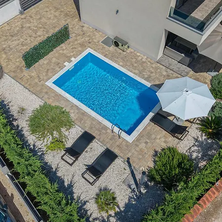 Tatil Evi House With A Swimming Pool Bogdanovici, - 27884 *