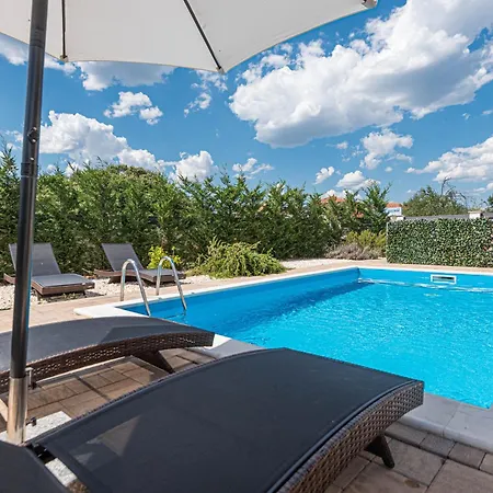 House With A Swimming Pool Bogdanovici, - 27884 Tatil Evi *