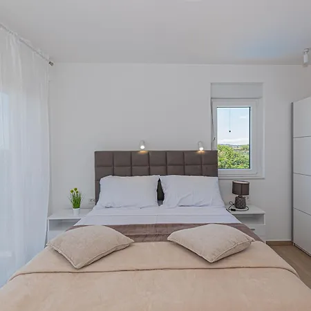 House With A Swimming Pool Bogdanovici, - 27884 Tatil Evi *