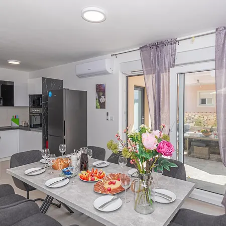 House With A Swimming Pool Bogdanovici, - 27884 Tatil Evi *