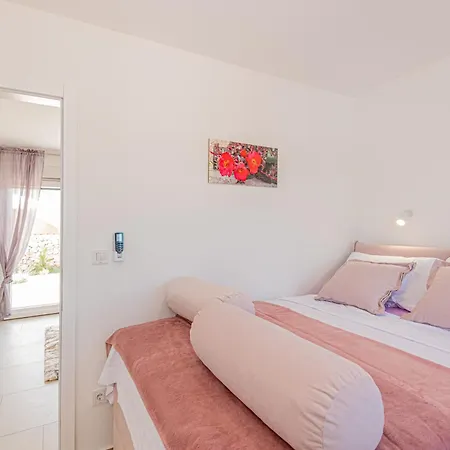 Tatil Evi House With A Swimming Pool Bogdanovici, - 27884 *